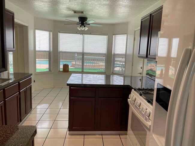 Building Photo - 4027 Almond Lake Dr