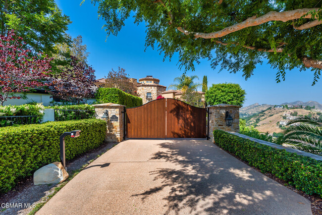 Building Photo - 32461 Saddle Mountain Dr