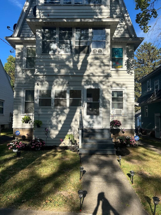 Foto del edificio - 160 Stafford Ave