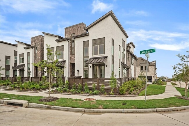Building Photo - 16510 Lake Austin St