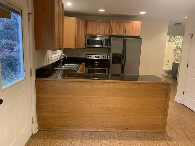 Building Photo - 10 Flaxen Ln