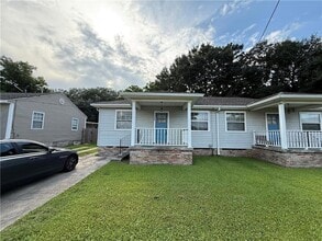 Building Photo - 706 Community St