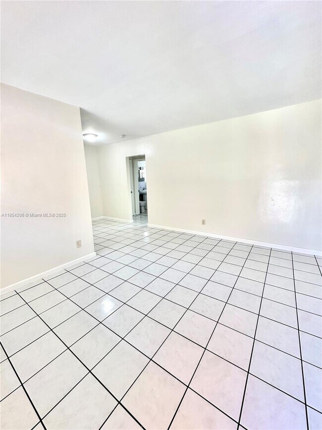 Building Photo - 15002 NE 11th Ct