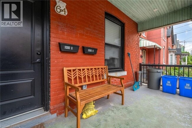 Building Photo - 64 Oxford St