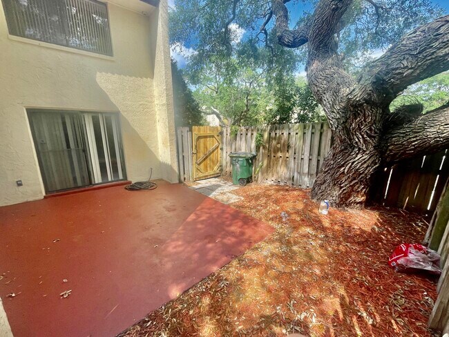 Building Photo - 8759 Oleander Ct