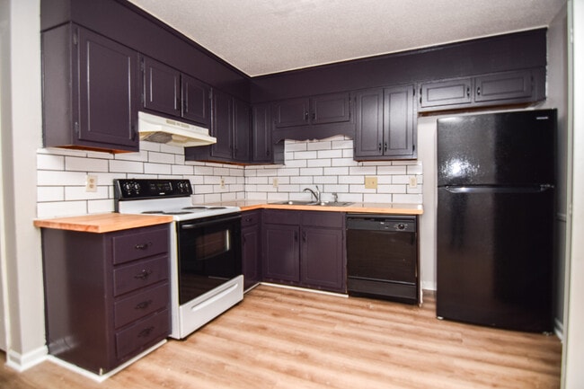 Building Photo - 306 Crestview Dr