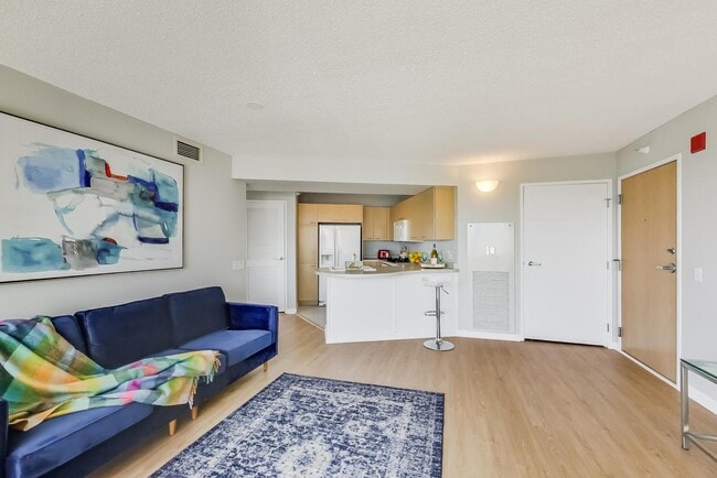 Foto del edificio - 1720 Maple Ave