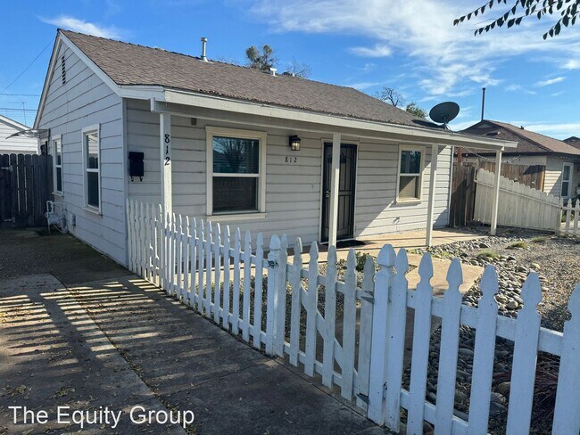 Building Photo - 2 br, 1 bath House - 812 South Burke Street