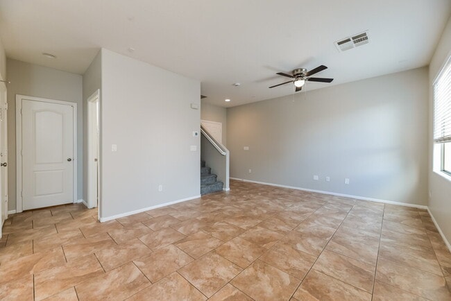 Foto del edificio - 681 Calamus Palm Pl