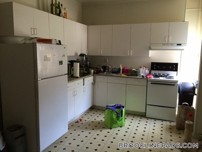 Building Photo - 208 Winthrop Rd