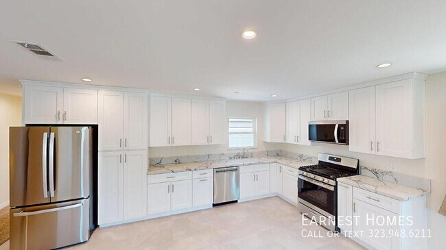 Foto del edificio - 8228 Laurelgrove Ave