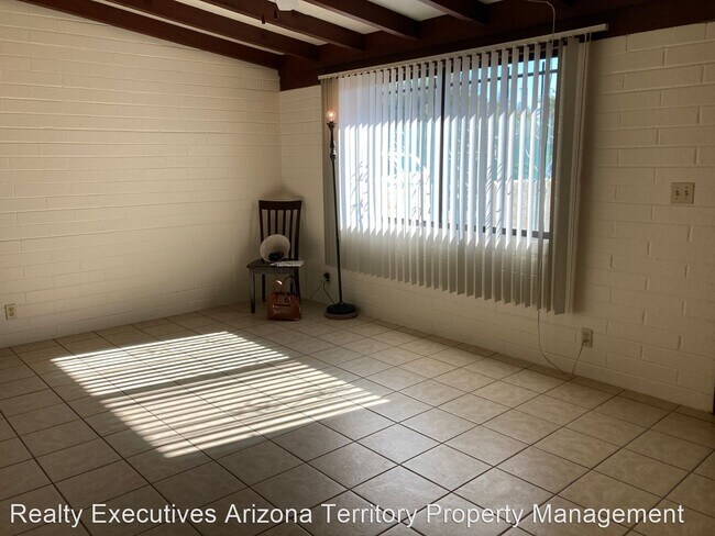 Foto del edificio - 2 br, 1 bath House - 1047 E. Knox Unit #1