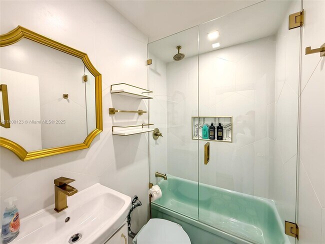 Foto del edificio - 255 W 24th St