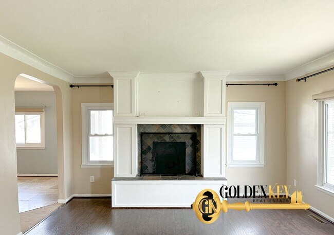Building Photo - Look No Further! Stunning 3 bed/1 bath Ran...