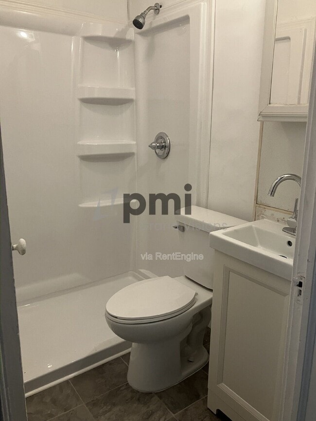 Building Photo - 1035 W Main St