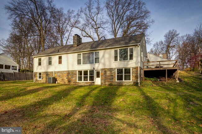 Building Photo - 677 Knox Rd