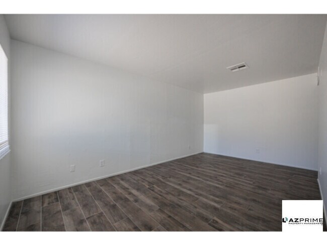 Foto del edificio - Step Into This Thoughtfully Remodeled 1/1 ...