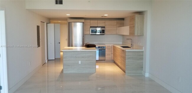 Building Photo - 16385 Biscayne Blvd