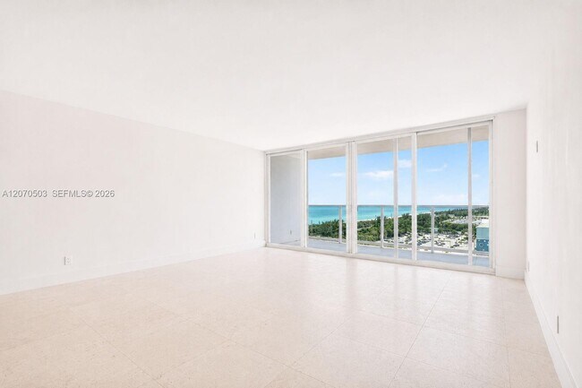 Foto del edificio - 100 Bayview Dr