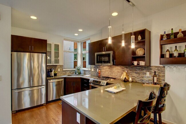 Building Photo - 3bd/2ba Seattle Home