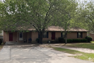 Building Photo - 2629 Belmont Ave