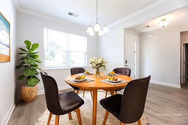 Foto del edificio - 120 Renwood Rd