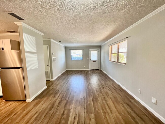 Foto del edificio - Lovely remodeled home in West Jacksonville