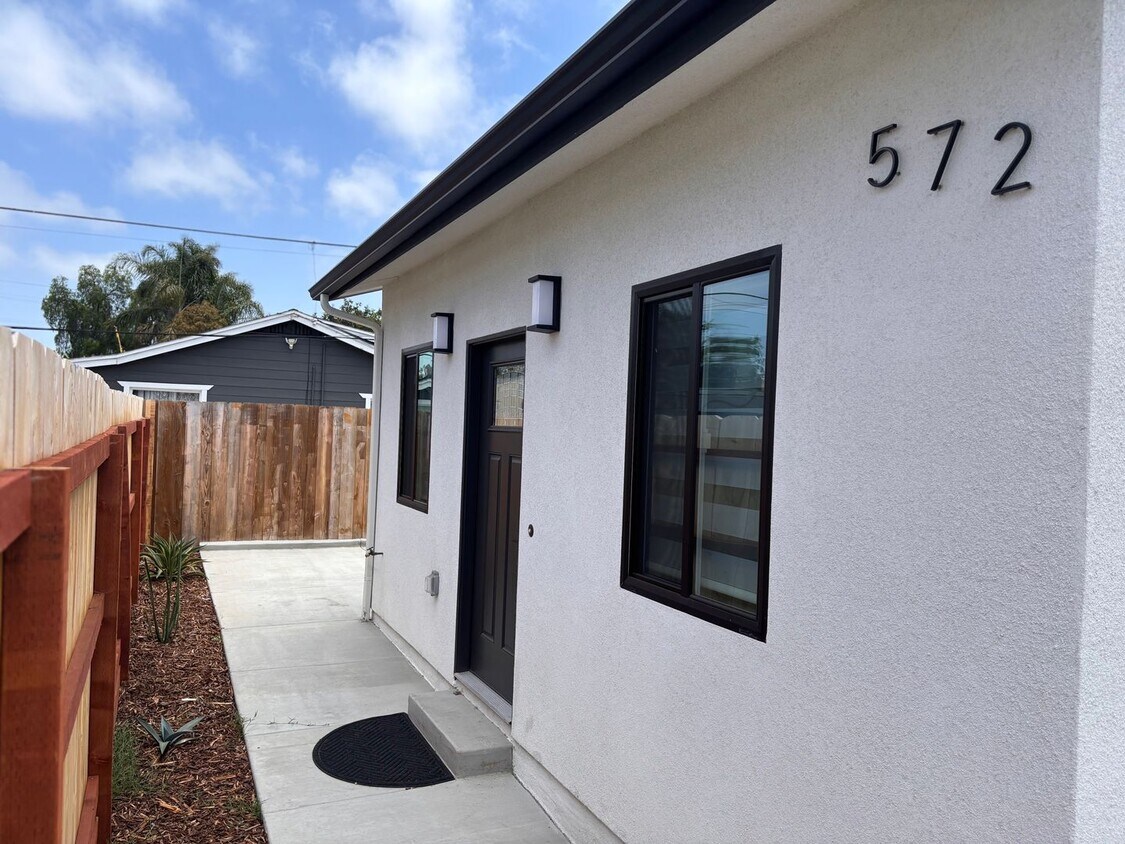 Foto principal - Brand New 2 Bedrooms 2 full baths home, AD...