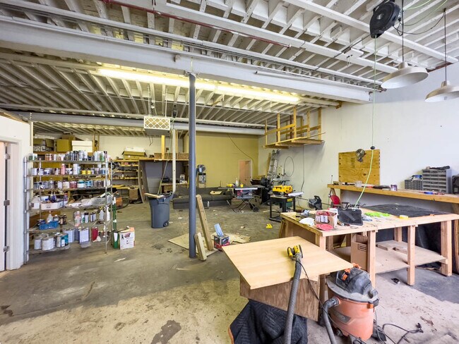 Building Photo - 600 N Albany Ave