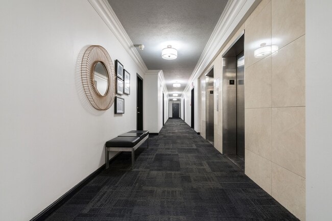 Building Photo - 3495 Rue de la Montagne