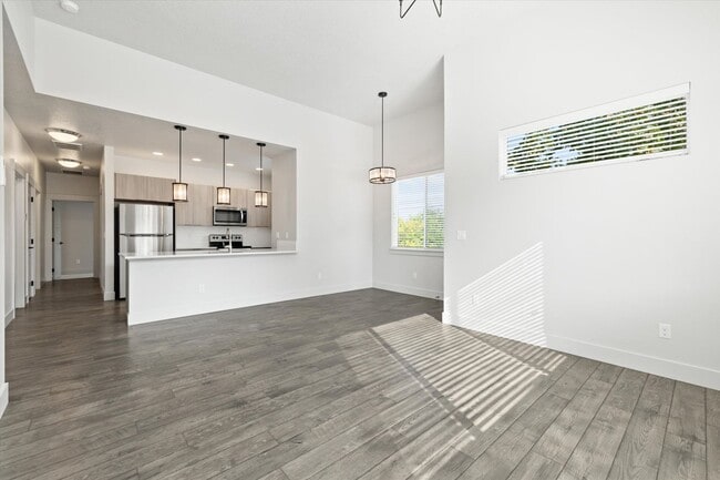 Building Photo - 174 S Kestrel Pl