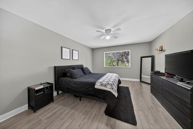 Foto del edificio - 412 Lakeview Dr