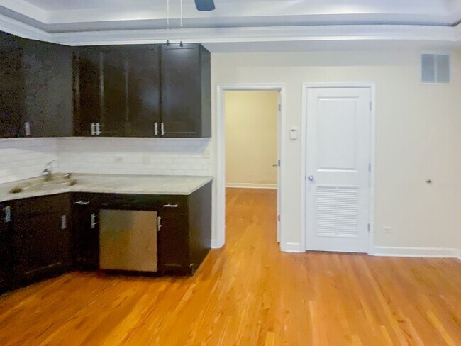 Foto del edificio - 842 W Cornelia Ave