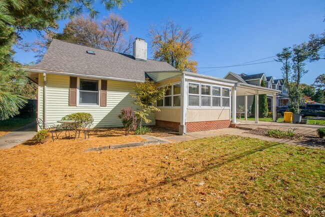 Building Photo - Beautiful 4 BR/3 BA Single-Family Home in ...