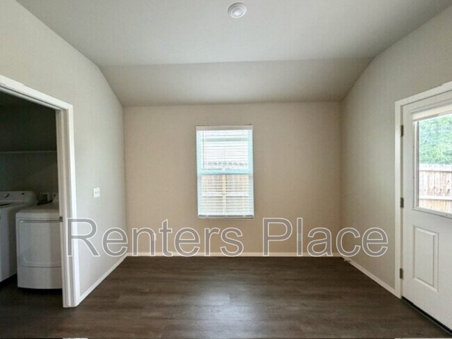Foto del edificio - 3704 South 146 East Avenue