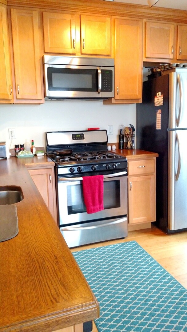 Foto del edificio - Beautifully Remodeled 2 Bed/ 2Bath House W/Rooftop Deck - Off Street Parking - Central AC - Hardw...