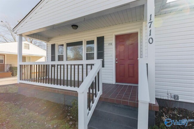 Building Photo - 1710 Oakwood Ave NE