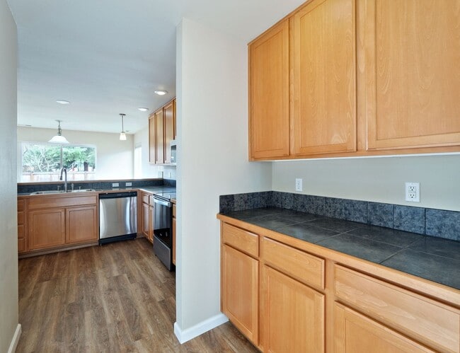 Foto del edificio - Spacious 5-Bedroom, 2.5 Home in Maple Valley