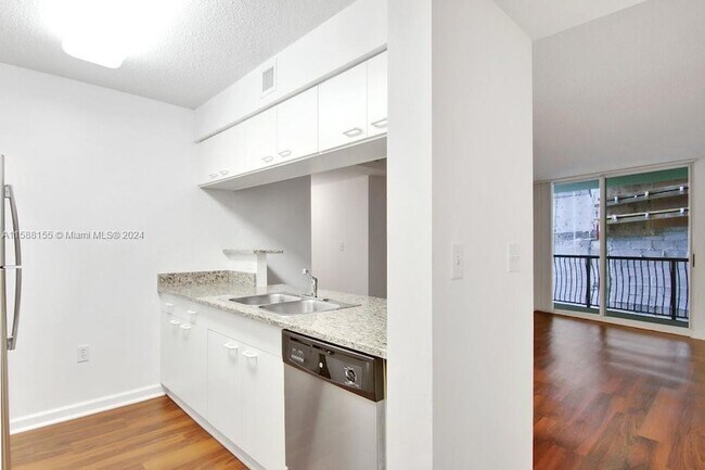 Building Photo - 1756 N Bayshore Drive Unit 11G