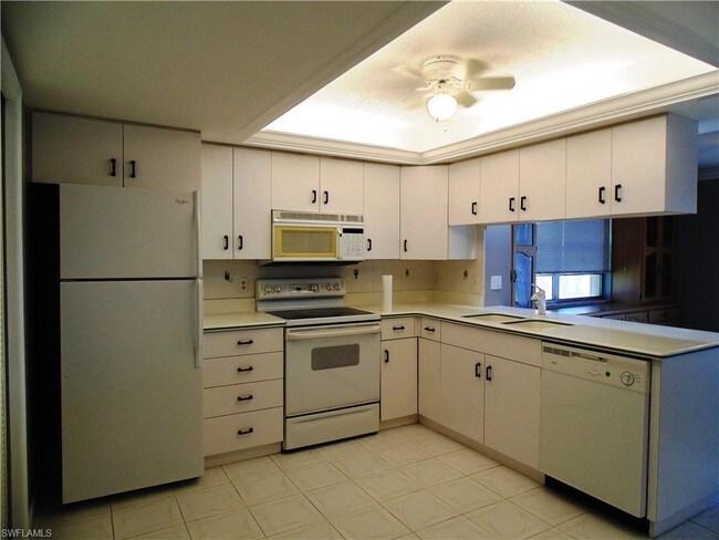 Building Photo - 4852 Golf Club Ct