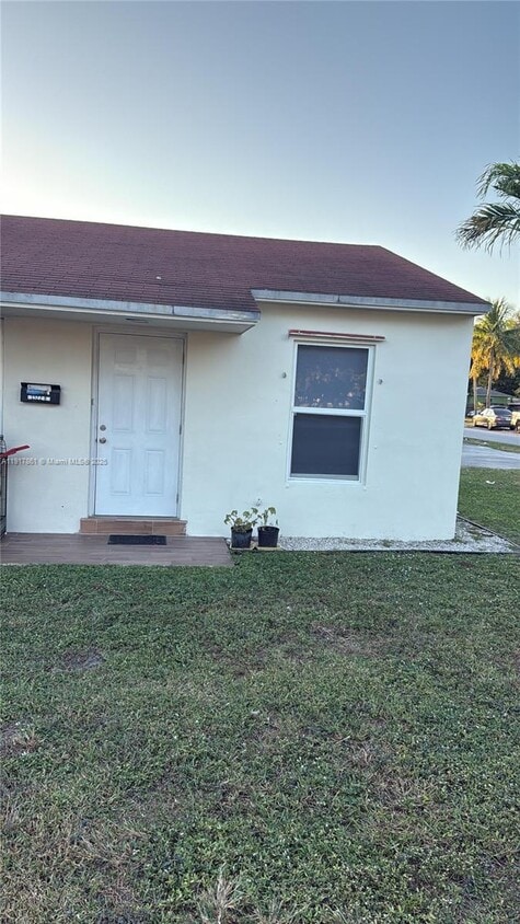 Primary Photo - 2404 Roosevelt St