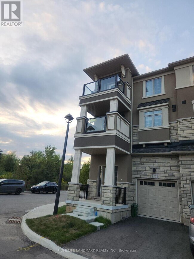 Photo du bâtiment - 305-305 Garner Rd W