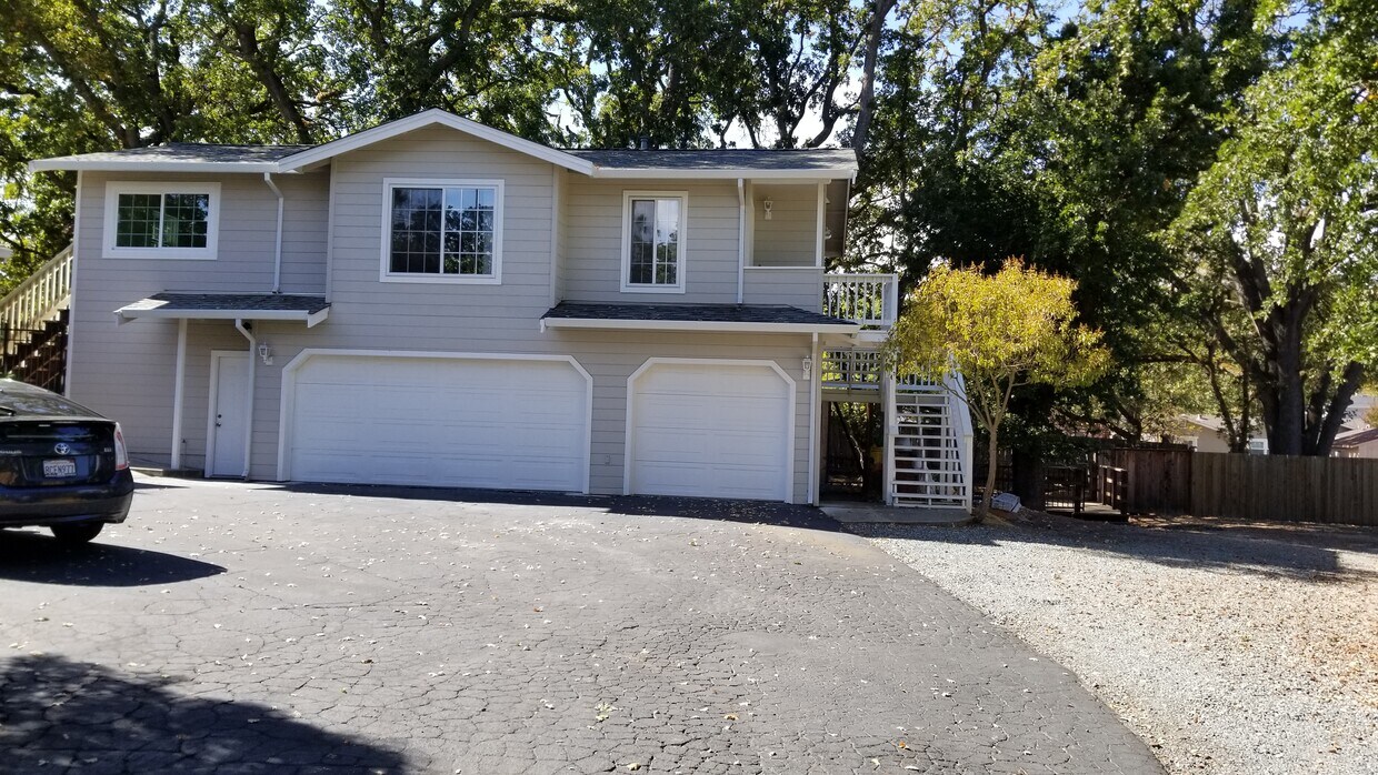 Foto principal - 2117 Stewart Ave