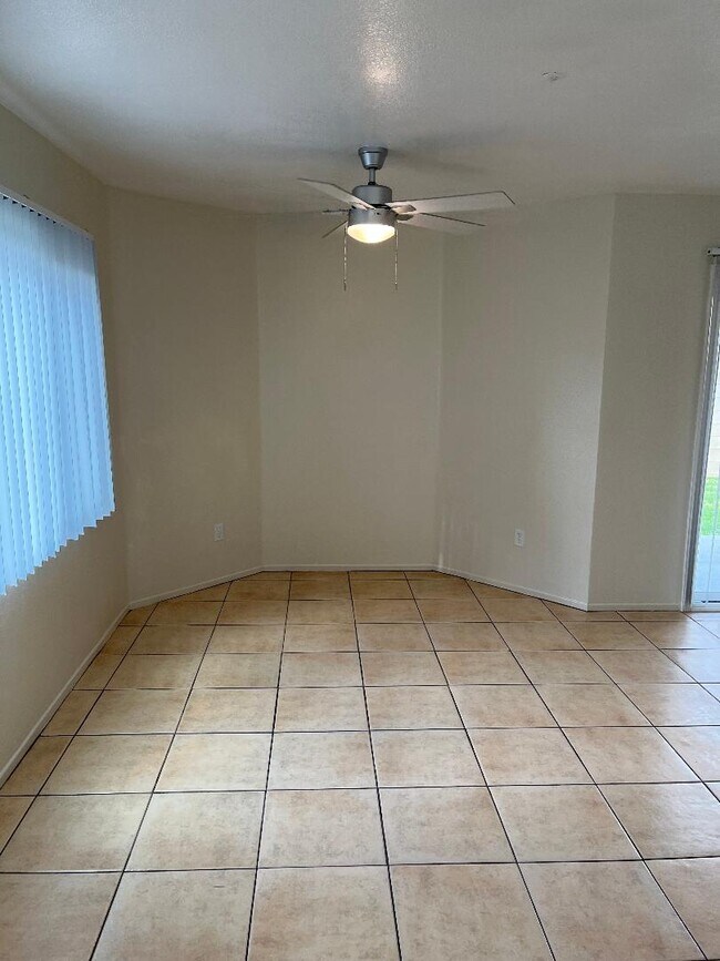 Comida - 8681 La Salle St