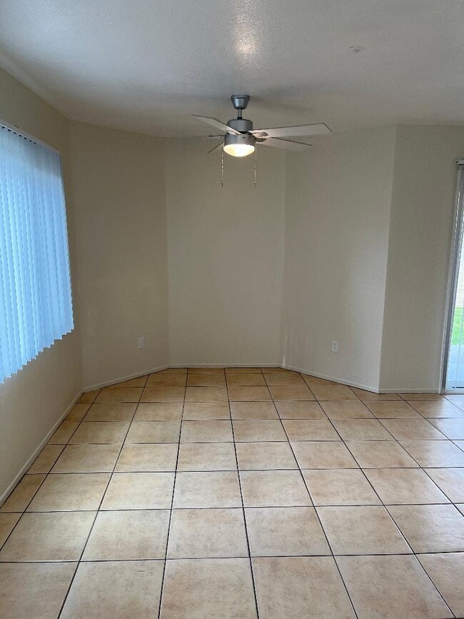 Dining - 8681 La Salle St