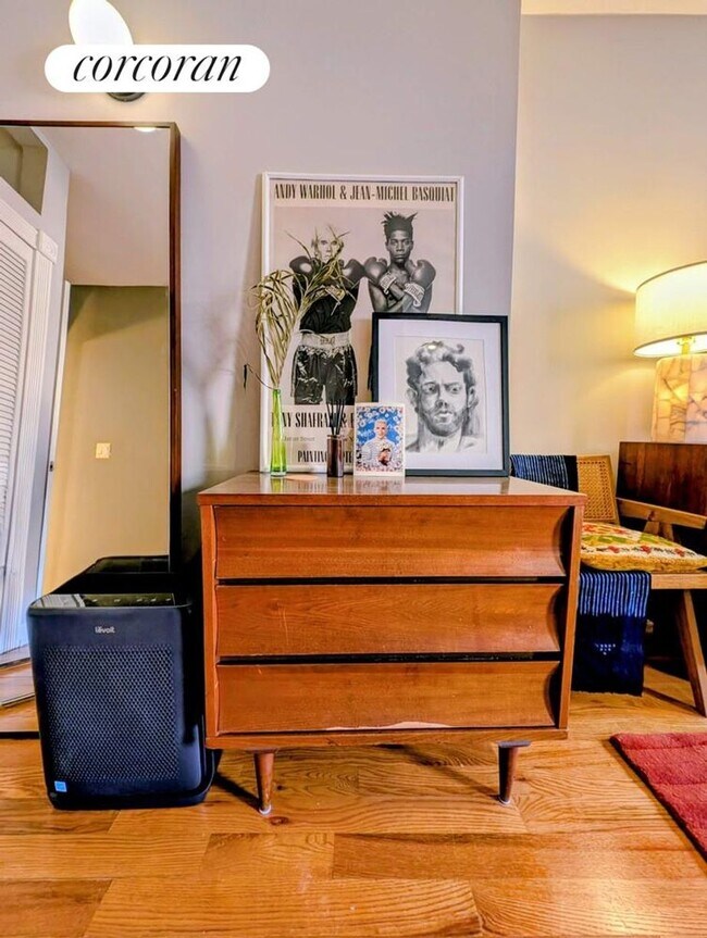 Foto del edificio - 811 Walton Ave