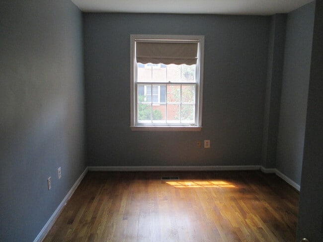 Photo - SPACIOUS BRICK TOWN-HOME