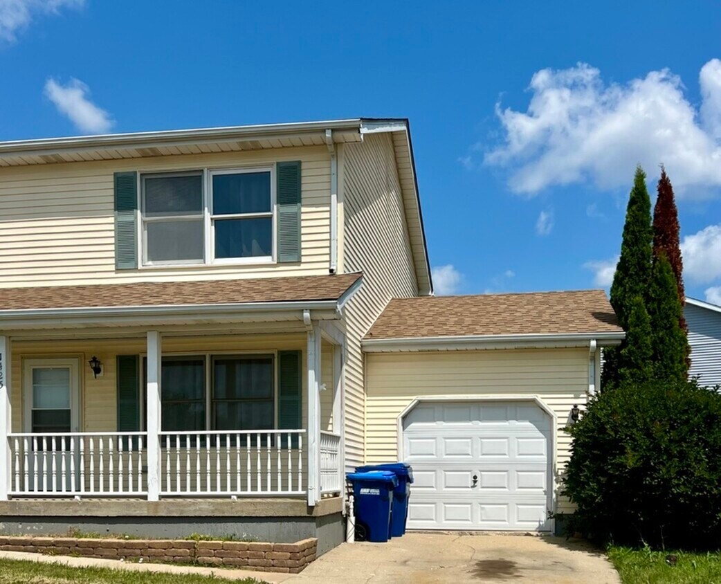 1425 Moluf St, DeKalb, IL 60115 Condo for Rent in DeKalb, IL