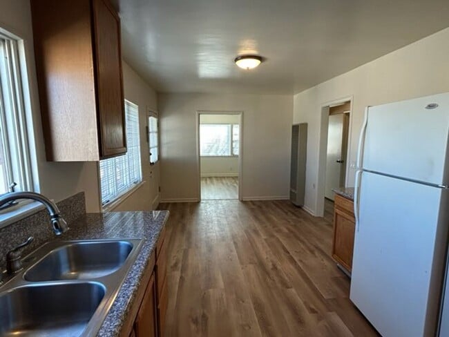 Building Photo - CM251L