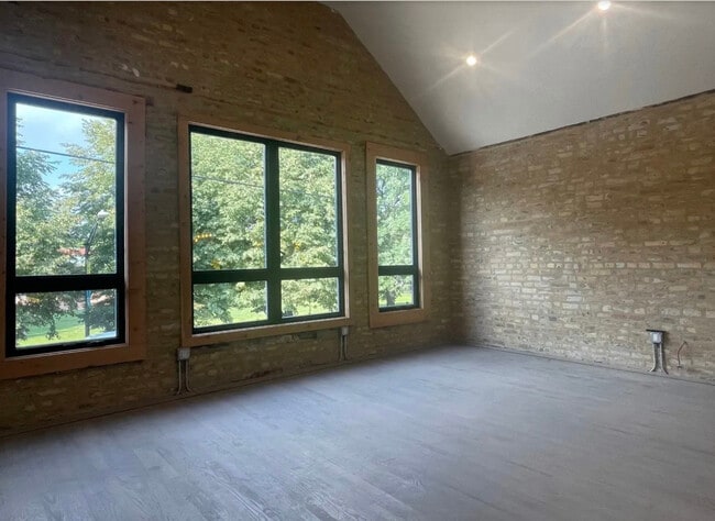 Building Photo - 1157 W Webster Ave